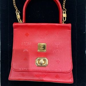 Mini evening bag with gold chain